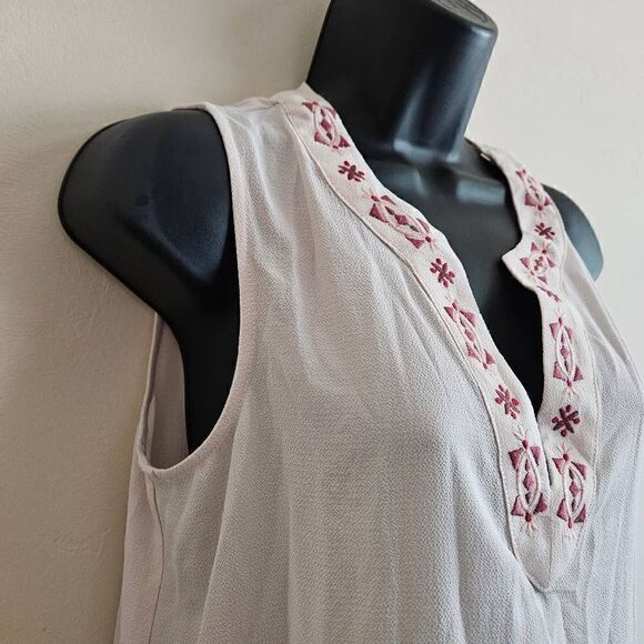 Vince Camuto Embroidered Top - Picture 2 of 7